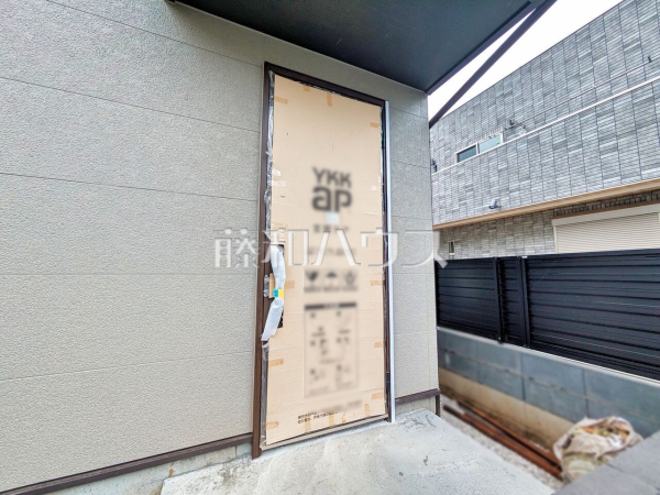 玄関 【新座市石神5丁目】大変便利な立地です 玄関 【新座市石神5丁目】大変便利な立地です