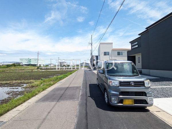 接道状況および現場風景 【小牧市多気西町】 接道状況および現場風景 【小牧市多気西町】