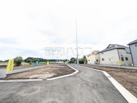 この広さ、この開放感。建築条件なしで、理想の邸宅をゼロから創る。
【2期】接道状況および現場風景 【清瀬市下清戸1丁目】/撮影日2026/06/05
