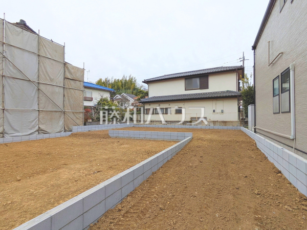 2号棟 現地写真 【日野市南平2丁目】
道路から奥まった住まいは、車や人通りも気にならずプライバシーの確保された住空間を保つことができます。 2号棟 現地写真 【日野市南平2丁目】
道路から奥まった住まいは、車や人通りも気にならずプライバシーの確保された住空間を保つことができます。
