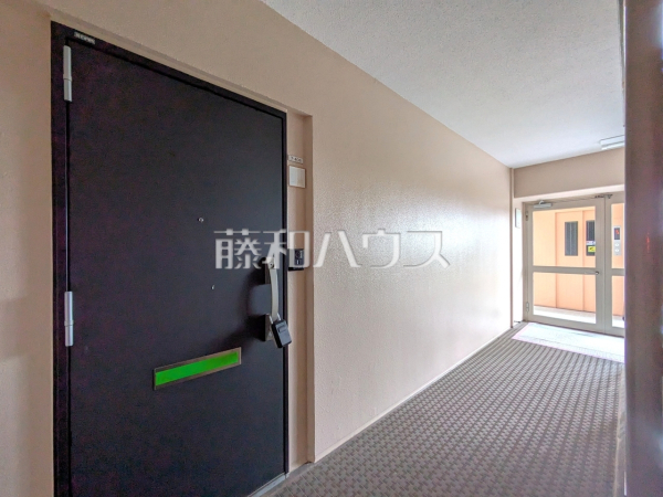 玄関 【志木ニュータウン中央の森弐番街 7号棟】 玄関 【志木ニュータウン中央の森弐番街 7号棟】