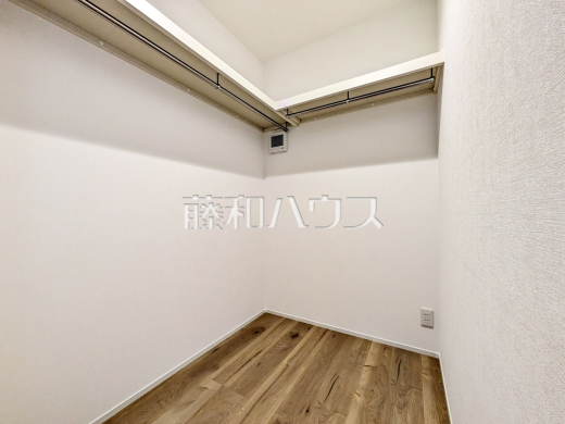 8号棟 ウォークインクローゼット 【国立市東3丁目】