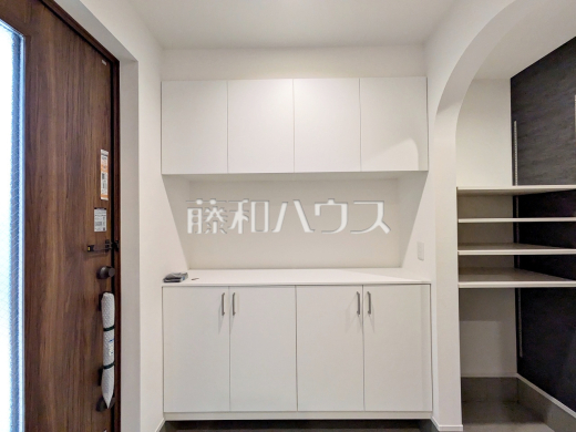 8号棟 玄関収納 【国立市東3丁目】