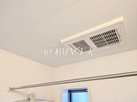 9号棟 浴室換気乾燥機 【国立市東3丁目】 幼い子供がいると汚れものが多く、いつでも洗濯物を干せるのが嬉しい浴室換気乾燥機!/撮影日2026/10/12