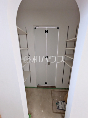 9号棟 パントリー(施工中) 【国立市東3丁目】