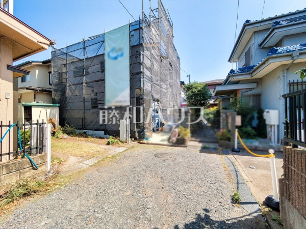 接道状況および現場風景 【所沢市若松町】 ここに住む方を想像して、着々と建築しております! 接道状況および現場風景 【所沢市若松町】 ここに住む方を想像して、着々と建築しております!