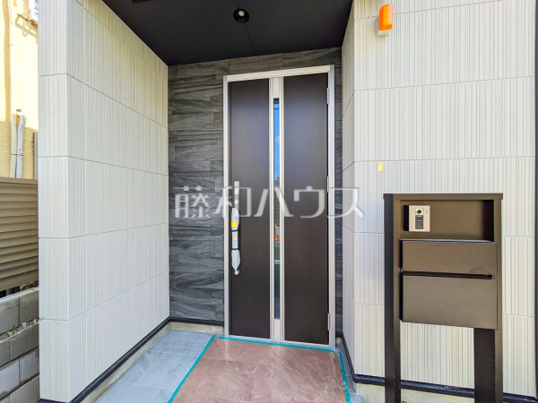 A号棟 玄関 【杉並区高円寺北4丁目】 A号棟 玄関 【杉並区高円寺北4丁目】