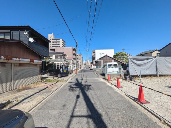 接道状況および現場風景 【名古屋市守山区鳥羽見2丁目】 接道状況および現場風景 【名古屋市守山区鳥羽見2丁目】