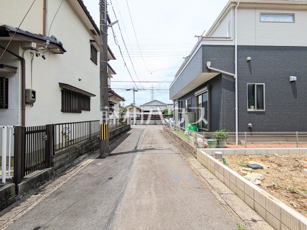 接道状況および現場風景 【小牧市堀の内1丁目】 接道状況および現場風景 【小牧市堀の内1丁目】