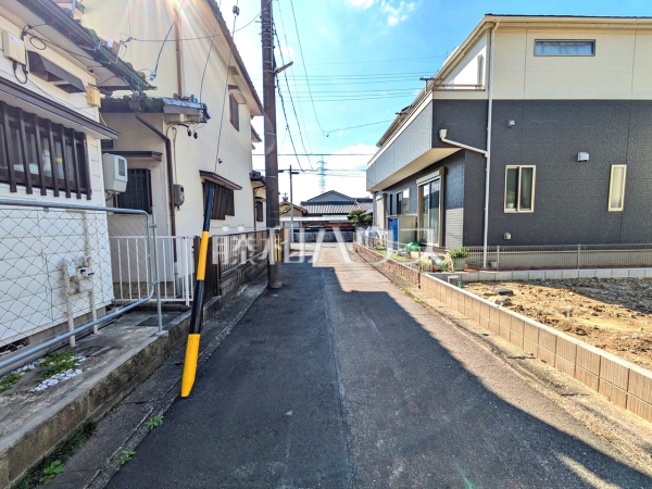 接道状況および現場風景 【小牧市堀の内1丁目】 接道状況および現場風景 【小牧市堀の内1丁目】