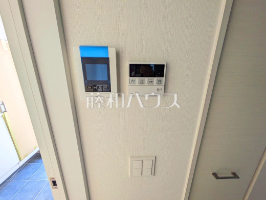 2号棟 TVモニター付きインターホン/給湯機 【春日市須玖南5丁目】 防犯に役立つTVモニター付インターフォン/追焚き機能付きなので、生活時間の違う家族に便利です。