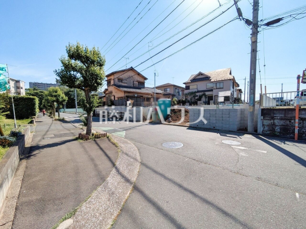 接道状況および現場風景 【所沢市中新井5丁目】 接道状況および現場風景 【所沢市中新井5丁目】