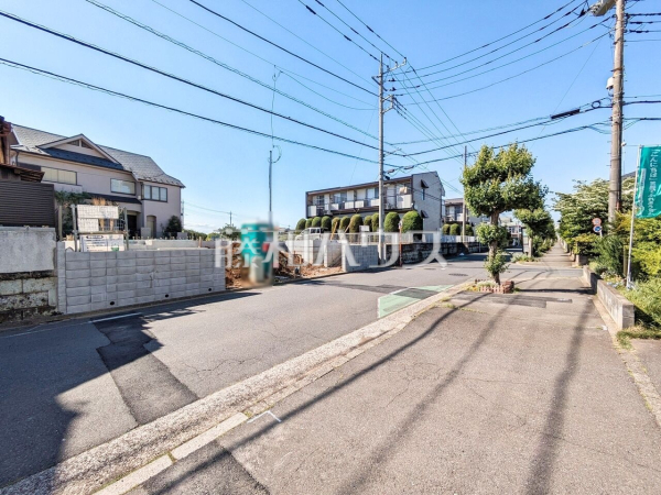 接道状況および現場風景 【所沢市中新井5丁目】 接道状況および現場風景 【所沢市中新井5丁目】