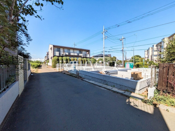 接道状況および現場風景 【所沢市中新井5丁目】 接道状況および現場風景 【所沢市中新井5丁目】