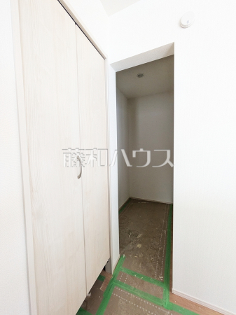 B号棟 パントリー(施工中) 【与那原町字与那原】 B号棟 パントリー(施工中) 【与那原町字与那原】