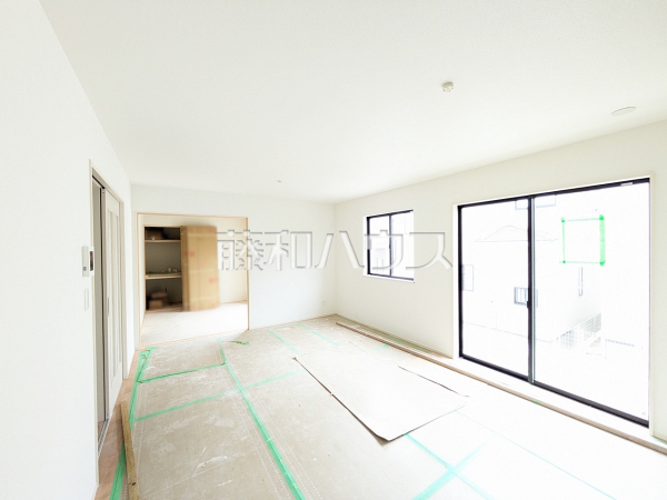 B号棟 リビング(施工中) 【与那原町字与那原】 B号棟 リビング(施工中) 【与那原町字与那原】