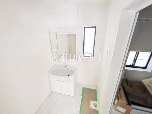 B号棟 洗面室(施工中) 【与那原町字与那原】 B号棟 洗面室(施工中) 【与那原町字与那原】