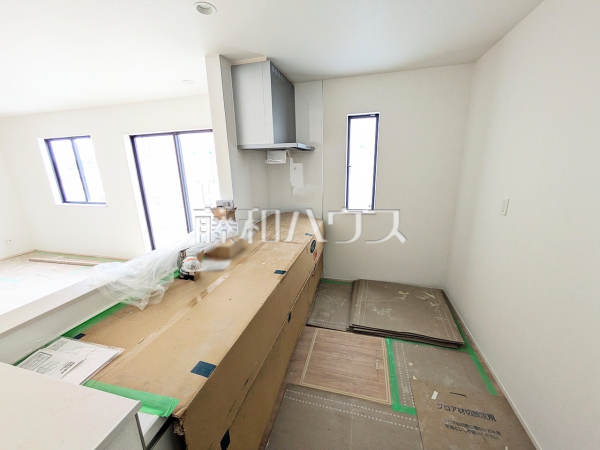 B号棟 キッチン(施工中) 【与那原町字与那原】 B号棟 キッチン(施工中) 【与那原町字与那原】