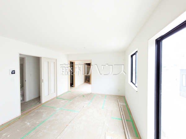 B号棟 リビング(施工中) 【与那原町字与那原】 B号棟 リビング(施工中) 【与那原町字与那原】