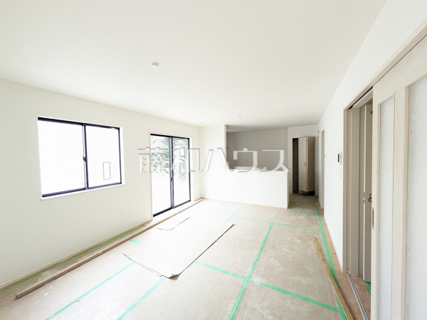 B号棟 リビング(施工中) 【与那原町字与那原】 B号棟 リビング(施工中) 【与那原町字与那原】