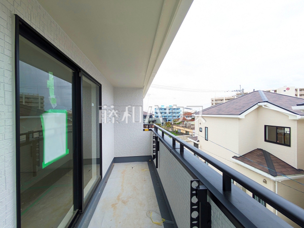 B号棟 バルコニー(施工中) 【与那原町字与那原】 B号棟 バルコニー(施工中) 【与那原町字与那原】