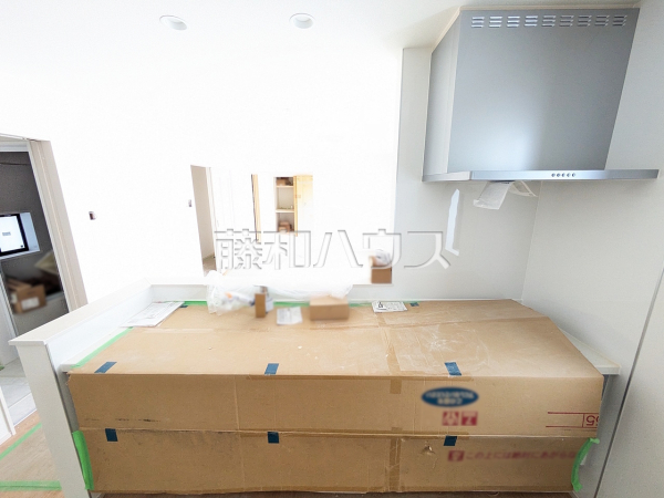 B号棟 キッチン(施工中) 【与那原町字与那原】 B号棟 キッチン(施工中) 【与那原町字与那原】