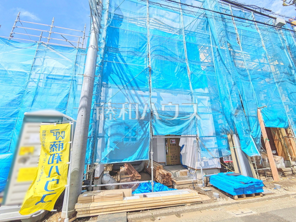 ≪E号棟 外観≫南道路で、さらに南側にカースペースがあり日当たり良好です。【府中市西府町3丁目】 ≪E号棟 外観≫南道路で、さらに南側にカースペースがあり日当たり良好です。【府中市西府町3丁目】