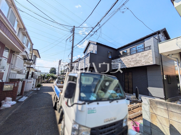 ≪接道状況≫周辺は落ち着いた雰囲気の住宅地です。小さなお子様がいるご家庭も安心です。 【府中市多磨町2丁目】 ≪接道状況≫周辺は落ち着いた雰囲気の住宅地です。小さなお子様がいるご家庭も安心です。 【府中市多磨町2丁目】