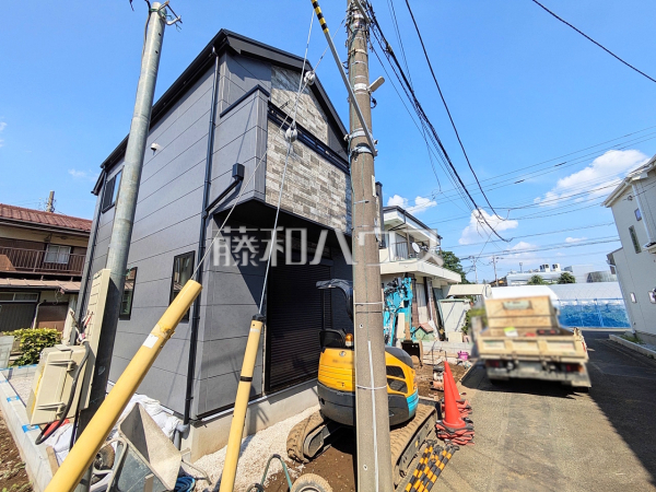 ≪現地外観≫モダンスタイリッシュな外観は永年お住まいになっても飽きの来ないシンプルな印象を与えてくれます。【府中市多磨町2丁目】 ≪現地外観≫モダンスタイリッシュな外観は永年お住まいになっても飽きの来ないシンプルな印象を与えてくれます。【府中市多磨町2丁目】
