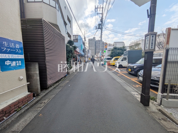 接道状況および現場風景 【練馬区貫井3丁目】 接道状況および現場風景 【練馬区貫井3丁目】