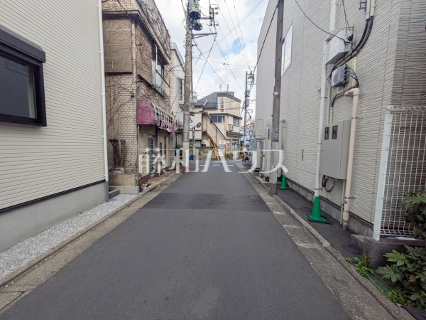接道状況および現場風景 【練馬区貫井3丁目】 接道状況および現場風景 【練馬区貫井3丁目】