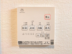 24時間換気システム 24時間換気システムにより、花粉・PM2.5などの微小粒子物質の侵入を防ぎ、快適な室内を保ちます。
24時間換気システム 24時間換気システムにより、花粉・PM2.5などの微小粒子物質の侵入を防ぎ、快適な室内を保ちます。