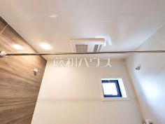 浴室乾燥機(浴室内上部)雨の日の強い味方!浴室換気乾燥機付きユニットバスで洗濯物が乾かせます 浴室乾燥機(浴室内上部)雨の日の強い味方!浴室換気乾燥機付きユニットバスで洗濯物が乾かせます