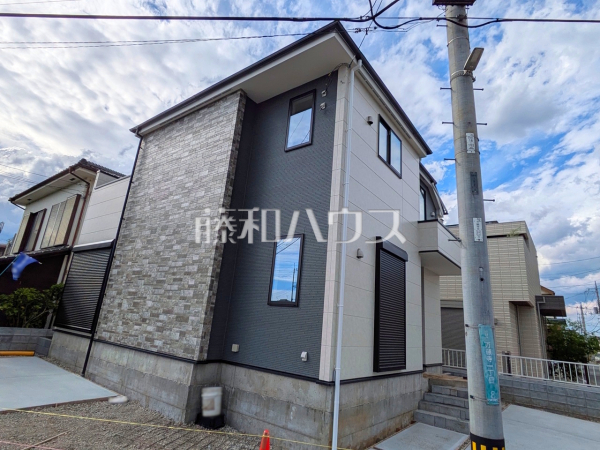 外観 【日野市万願寺1丁目】
ご家族ぞれぞれの思い出と、どこまでも広がる空を独り占め!晴れ渡った青空の袂に、暖かな光に包まれ四季折々の風を感じる、幸せの空間がここに。 外観 【日野市万願寺1丁目】
ご家族ぞれぞれの思い出と、どこまでも広がる空を独り占め!晴れ渡った青空の袂に、暖かな光に包まれ四季折々の風を感じる、幸せの空間がここに。