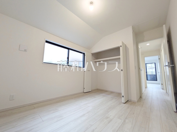 ≪1号棟 居室≫各部屋に収納も完備されるため、部屋もしっかり片付きそうですね♪ 【稲城市平尾4丁目】 ≪1号棟 居室≫各部屋に収納も完備されるため、部屋もしっかり片付きそうですね♪ 【稲城市平尾4丁目】