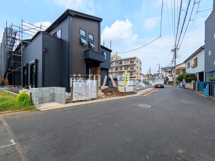 接道状況および現場風景 【新座市石神3丁目】 平日のご案内も可能です。まずはお気軽にお問合せ下さいませ。 /撮影日2026/07/17