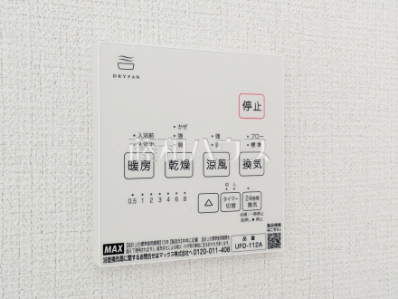 1号棟 浴室乾燥機リモコン 【新座市石神3丁目】 浴室には暖房機能を備えているので、冬の寒い時期には入浴前に予備暖房をすることで急激な温度変化によるヒートショックの防止にも役立ちます。/撮影日2026/07/27
