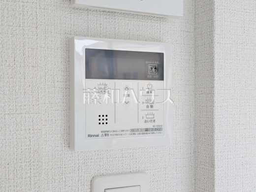 2号棟 給湯器リモコン 【新座市石神3丁目】 便利な追いだき機能付きオートバス。予約設定も可能なので、帰宅後すぐに入浴できるようお湯を張っておくことができます。