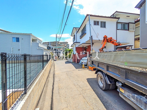 接道状況および現場風景 【志木市柏町1丁目】 接道状況および現場風景 【志木市柏町1丁目】