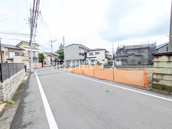 接道状況および現場風景 全体としての見通しがよく、すれ違いや車を出し入れする際も安心です。 【東村山市諏訪町2丁目】 接道状況および現場風景 全体としての見通しがよく、すれ違いや車を出し入れする際も安心です。 【東村山市諏訪町2丁目】