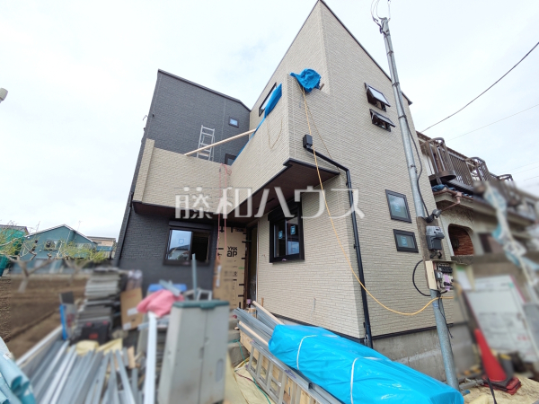 足場が外れて実際の外観が見えてきました。完成までもう少しです。 【練馬区田柄2丁目】 足場が外れて実際の外観が見えてきました。完成までもう少しです。 【練馬区田柄2丁目】