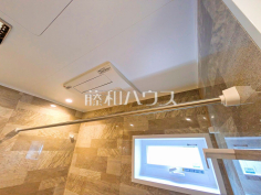 浴室乾燥機(浴室内上部)雨の日の強い味方!浴室換気乾燥機付きユニットバスで洗濯物が乾かせます 浴室乾燥機(浴室内上部)雨の日の強い味方!浴室換気乾燥機付きユニットバスで洗濯物が乾かせます