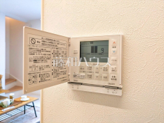 床暖房スイッチ乾燥しすぎず、埃も舞わずハウスダストが少ないクリーンな室内をキープする床暖房 床暖房スイッチ乾燥しすぎず、埃も舞わずハウスダストが少ないクリーンな室内をキープする床暖房