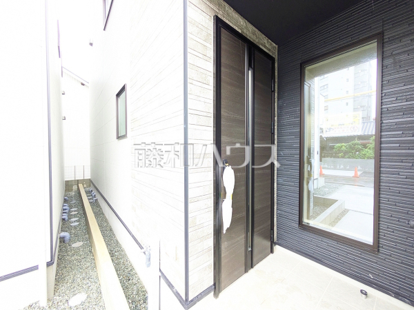 1号棟 玄関 【福岡市城南区鳥飼6丁目】 1号棟 玄関 【福岡市城南区鳥飼6丁目】