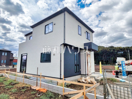 1号棟 外観 【清瀬市竹丘3丁目】 順調に工事が進んでいます。実際の街並みの様子が段々見えて参りました。ぜひ実際に現地をご見学下さいませ。 /撮影日2026/08/14