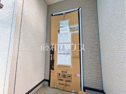5号棟 玄関 【清瀬市竹丘3丁目】 周辺環境はもちろん、日当たりや設備仕様など、実際に行ってみないと分からないことも多くございます。営業担当がご案内いたしますので、お気軽にお問い合わせください。 /撮影日2026/07/24