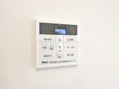 浴室給湯リモコン 【練馬区石神井町8丁目】追焚き機能付きなので、生活時間の違う家族に便利です。 浴室給湯リモコン 【練馬区石神井町8丁目】追焚き機能付きなので、生活時間の違う家族に便利です。