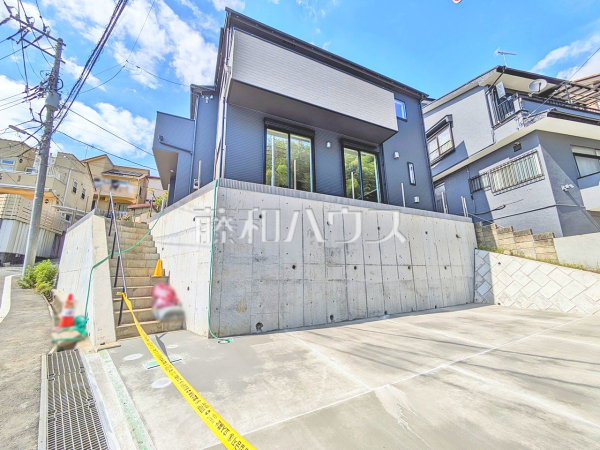 外観 【八王子市絹ケ丘3丁目】道路面よりやや高い位置で建築しているため、1階でも人の目線が気になることはありません。 外観 【八王子市絹ケ丘3丁目】道路面よりやや高い位置で建築しているため、1階でも人の目線が気になることはありません。