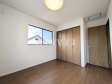 ≪居室≫各部屋に収納も完備されるため、部屋もしっかり片付きそうですね♪ 【多摩市連光寺3丁目】 ≪居室≫各部屋に収納も完備されるため、部屋もしっかり片付きそうですね♪ 【多摩市連光寺3丁目】