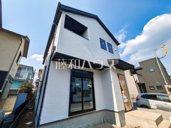 外観 【所沢市和ケ原1丁目】 足場が外れて実際の外観が見えてきました。完成までもう少しです。 外観 【所沢市和ケ原1丁目】 足場が外れて実際の外観が見えてきました。完成までもう少しです。